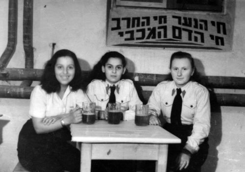 Edith Kimelman - KlingelYehudit(Edith)(Right)VelaFeigeSchmidtBetarGroupBad GasteinAustria1946