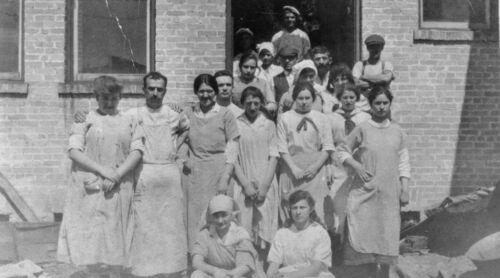 Galpern-vignette-Workers-at-Galpern-Candy-Factory-1917