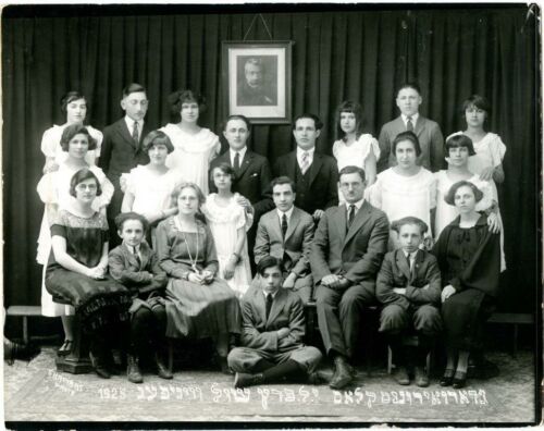 I.-L.-Peretz-School-first-graduating-class-1925-JM-744