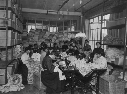 Jewish female garment factory workers Winnipeg 1920