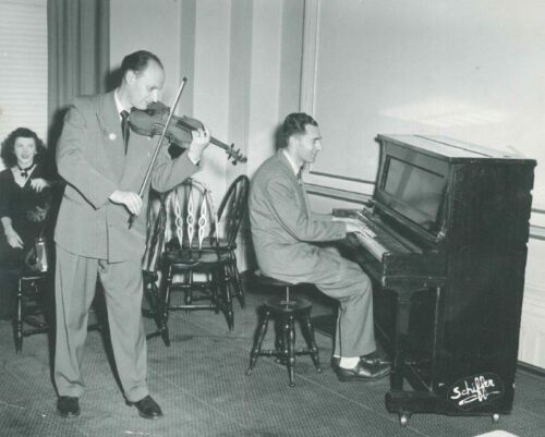 Leon-Bell-on-violin-with-Hy-Lerner-on-piano