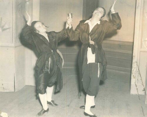 Members of the Hadassah theatrical production Mazel Tov Winnipeg 1950