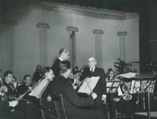 Peter-Zvankin-On-his-left-is-Winnipeg-Symphony-Orchestra-Conductor-Walter-Kaufmann